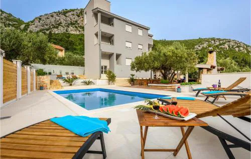 1 Bedroom Awesome Apartment In Klek