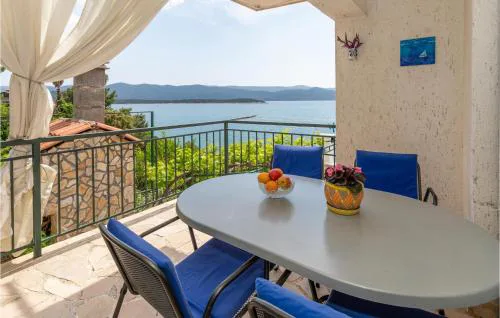 3 Bedroom Beautiful Apartment In Klek