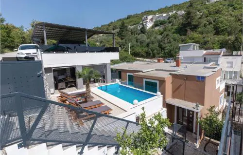 Four-Bedroom Apartment In Klek