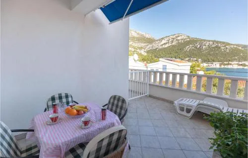 Two-Bedroom Apartment In Klek