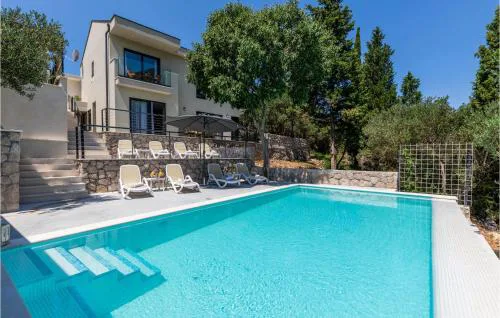 4 Bedroom Amazing Home In Kremena