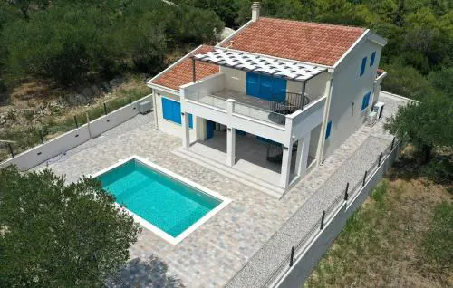 Stunning Home In Kremena