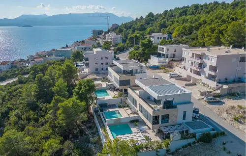 4 Bedroom Awesome Home In Komarna