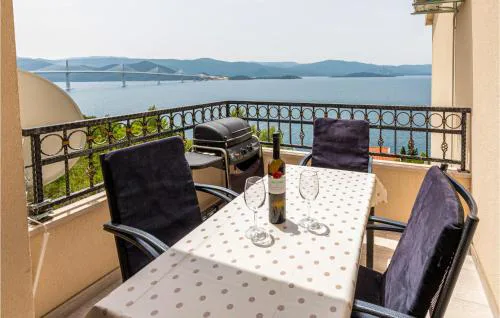 Amazing Apartment In Komarna With Wifi