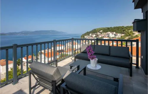 Awesome Apartment In Komarna With Wifi