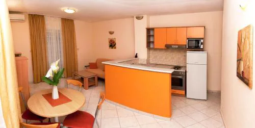 Modern Eingerichtete Ferienwohnung Orange