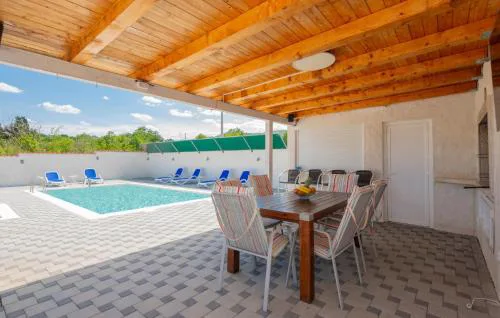 Awesome Home In Pozla Gora