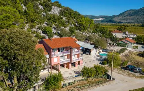 Nice Apartment In Stasevica With Wifi