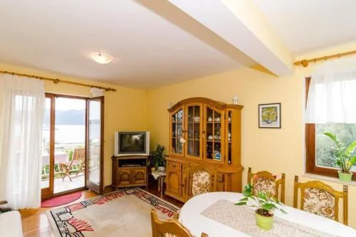 Apartments Klara-Gorjana - Two Bedroom Apartment with Balcony and Sea View 1