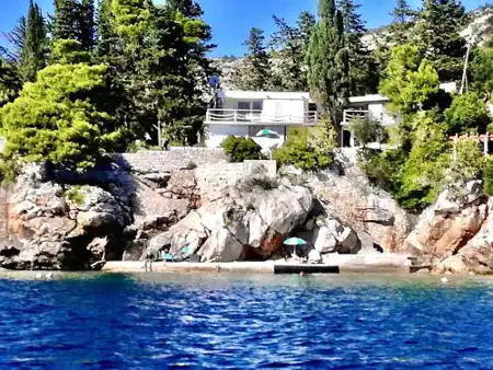 Beach House On The Cliff