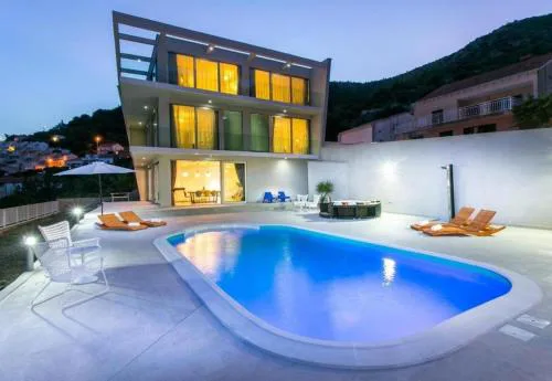 Exclusive Villa with Sea View