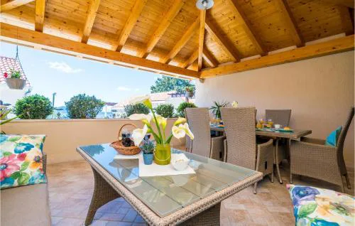 4 Bedroom Gorgeous Home In Banici
