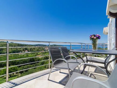 Apartment Feel Phili - Two Bedroom Apartment with Balcony and Sea View
