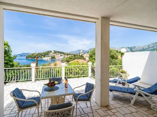 Apartments & Rooms Mara & Petrunjela - Two Bedroom Apartment with Terrace and Sea View