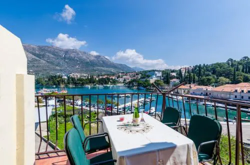 Apartments & Rooms Mihajica