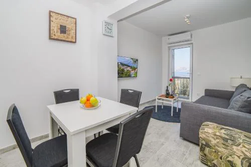 Gustav - Sea view apartment with balcony
