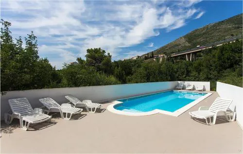 Two-Bedroom Apartment In Cavtat