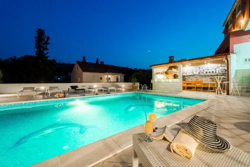 Deluxe Apartment Paula with private Pool and Sauna