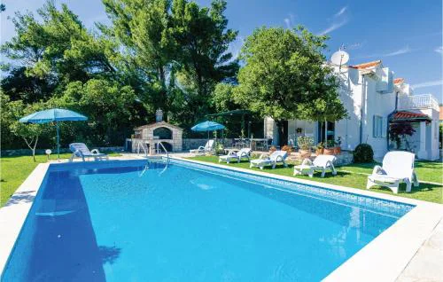 Beautiful Home In Mocici