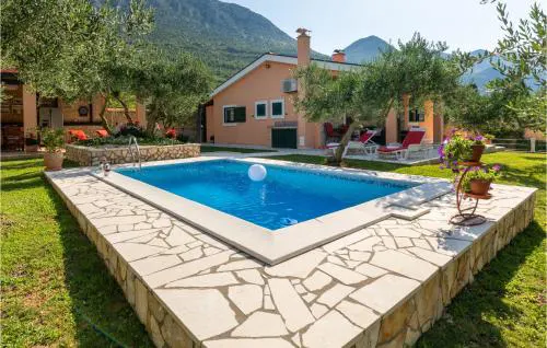 Two-Bedroom Holiday Home In Desne