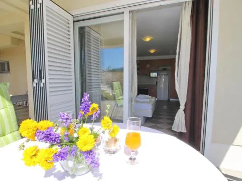 Apartments Gusti - Studio Apartment with Terrace and Sea View