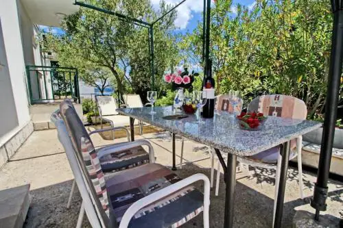 Apartments Neven - Studio Apartment with Terrace and Partial Sea View A3