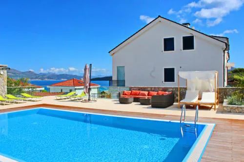 Fancy Apartments Kula - One-Bedroom Apartment with Terrace / Ground Floor