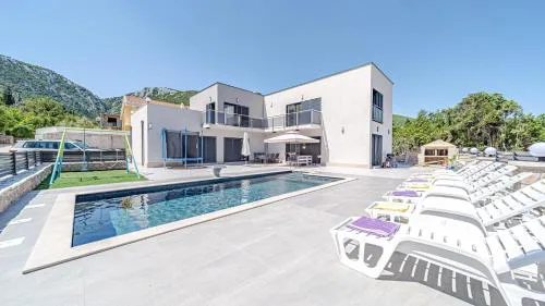 Villa Angela by Villas Guide