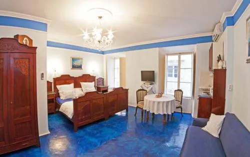 1 Bed - Sleeps 2 - Centre of Old Town w Wifi