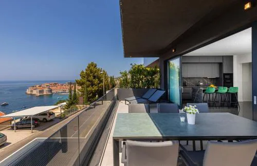 5 star Luxury Seaview Apartment