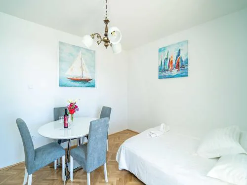 Apartment Debos - One-Bedroom Apartment with Balcony and Sea View