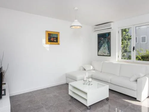 Apartment Dup i - Two Bedroom Apartment with Balcony