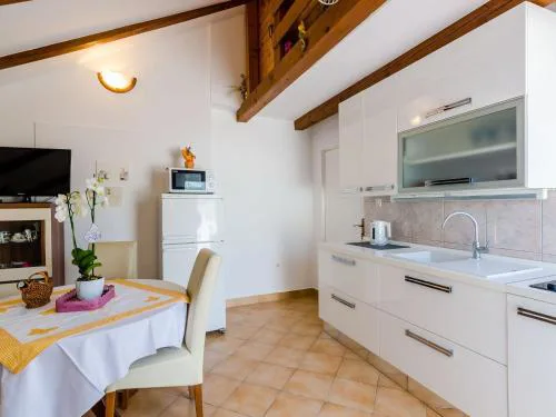 Apartment Marina View - One-Bedroom Apartment with Terrace and Sea View