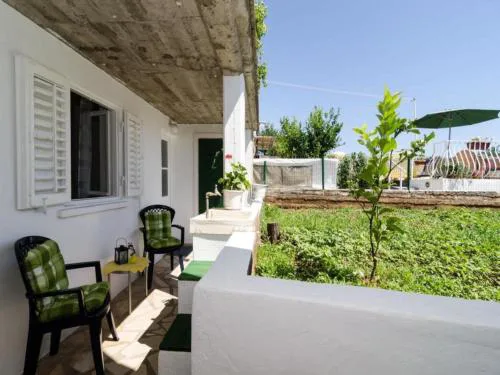 Apartment Mir - Studio Apartment with Garden View