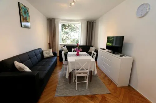 Apartment Mira Lapad
