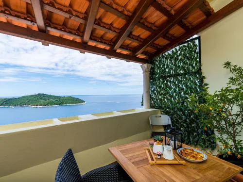 Apartment Reale - One Bedroom Apartment with Balcony and Sea View