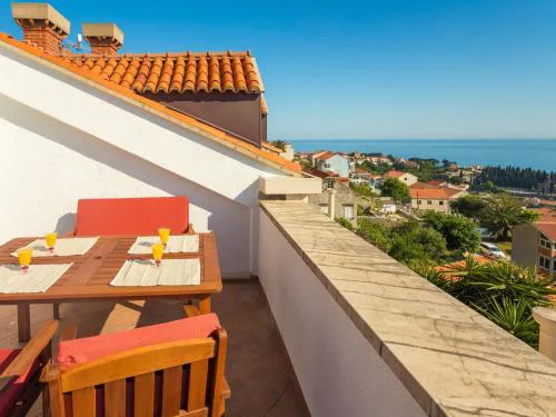 Apartment Sun & Sky - Two Bedroom Apartment with Balcony and Sea View
