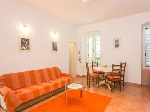 Apartment Tranquilo- Two Bedroom Apartment with Garden View