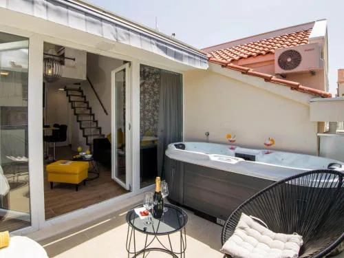Apartment Velvet - Studio Apartment with Hot Tub