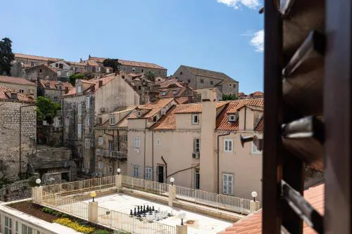 Apartments and Rooms Lejletul