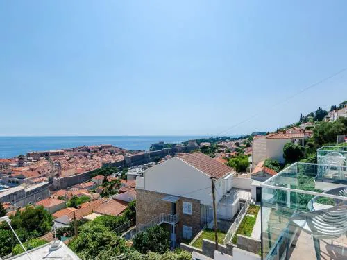 Apartments Isabora - Comfort Three-Bedroom Apartment with Balcony and Sea View Second Floor