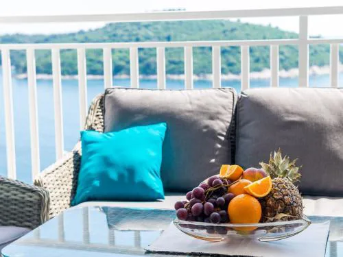 Apartments Lazarin - Two Bedroom Apartment with Balcony and Sea View 1 Veliki