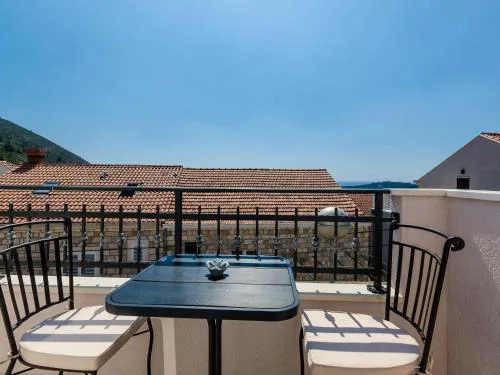 Apartments Life - Two Bedroom Apartment with Balcony and Sea View