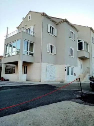 Apartments Mira