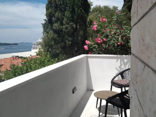 Apartments Tayra - Comfort studio apartment with balcony BR3