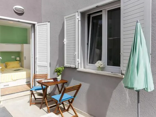 Apartments Villa Karmen - One-Bedroom Apartment with Terrace Olive