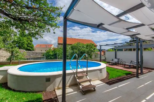 Azure Heaven Apartment w heated pool