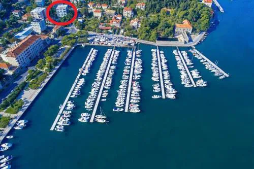 Batala1-City marina apartment with secured private parking