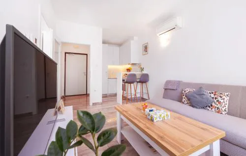 BRAND NEW lovely apartment Bella