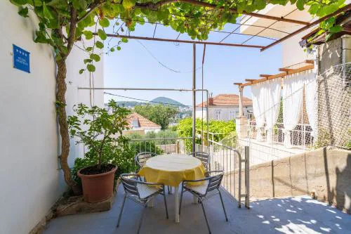 Bronzan Apartment